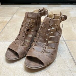 Slingback Heeled Sandals with Peep Toe by Naturalizer Talan size 7M